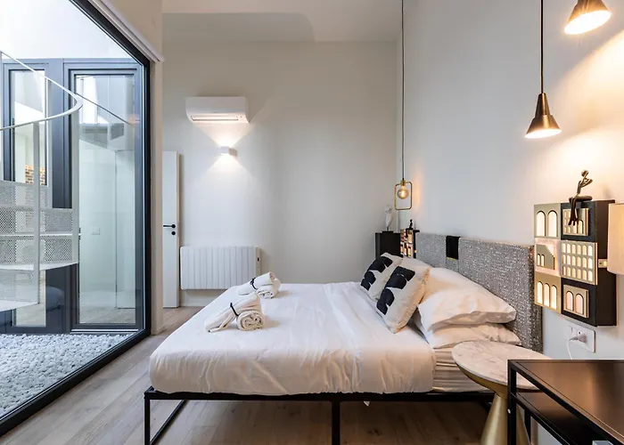 Hébergement de vacances Loft In With Private Terrace & Jacuzzi