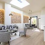 Loft In With Private Terrace & Jacuzzi Holiday home *